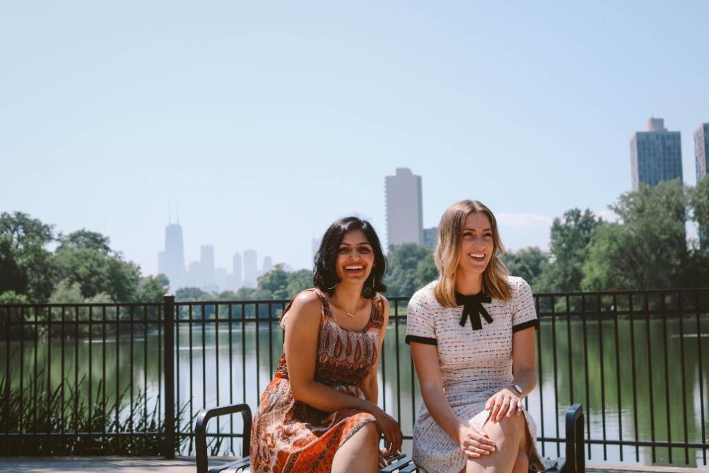 Ama La Vida co-founders, Nicole and Foram, in front of the chicago skyline
